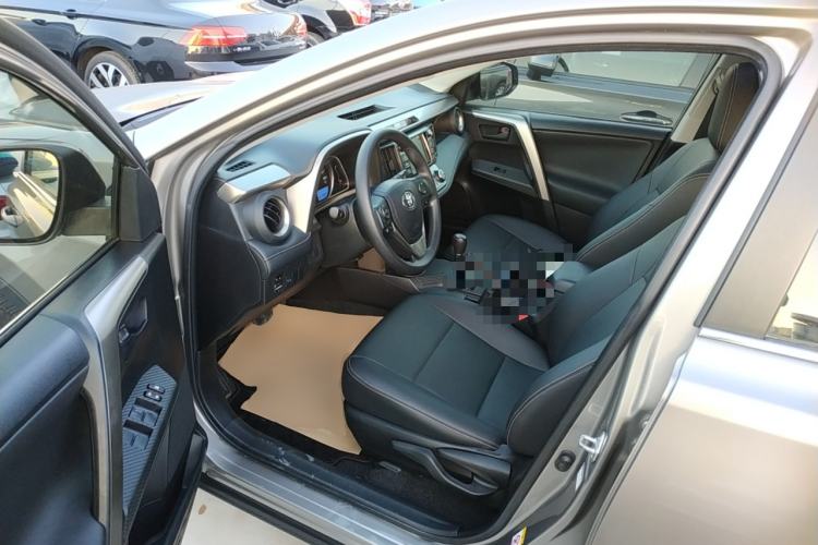 Used Toyota RAV4 2015 2.0L CVT Two-Wheel Drive Fashion Edition
