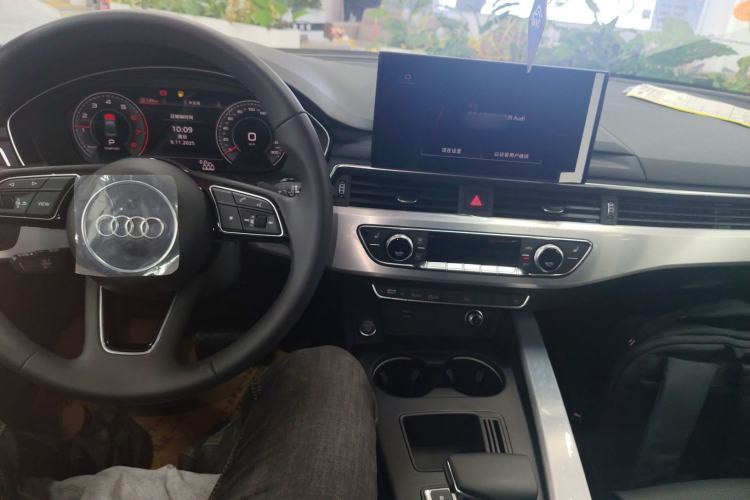 Used Audi A4L 2025 2 Million Units Enjoyment Version 40 TFSI Stylish and Dynamic Type
