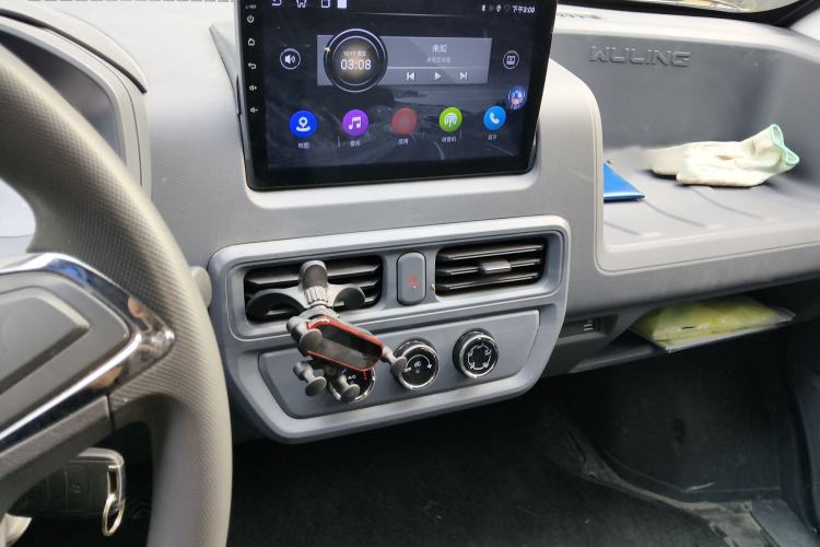 Used Wuling Yangguang 2024 300KM Comfort Version Passenger Van 75kW
