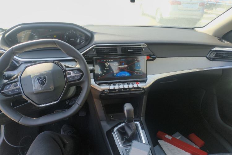 Used Peugeot 408 2022 1.6T Light-Chasing Edition
