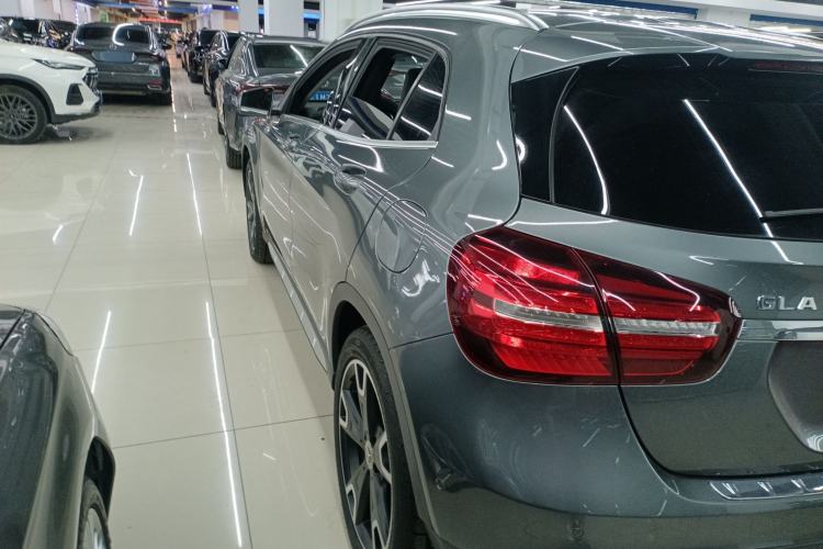 Used Mercedes-Benz GLA 2017 GLA 220 4MATIC Fashion Model
