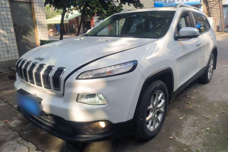 Used  Cherokee 2016 2.0L Superior Edition
