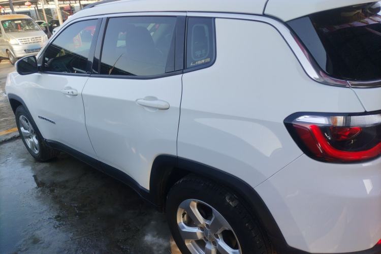 Used  Compass 2020 220T Automatic Leading Edition
