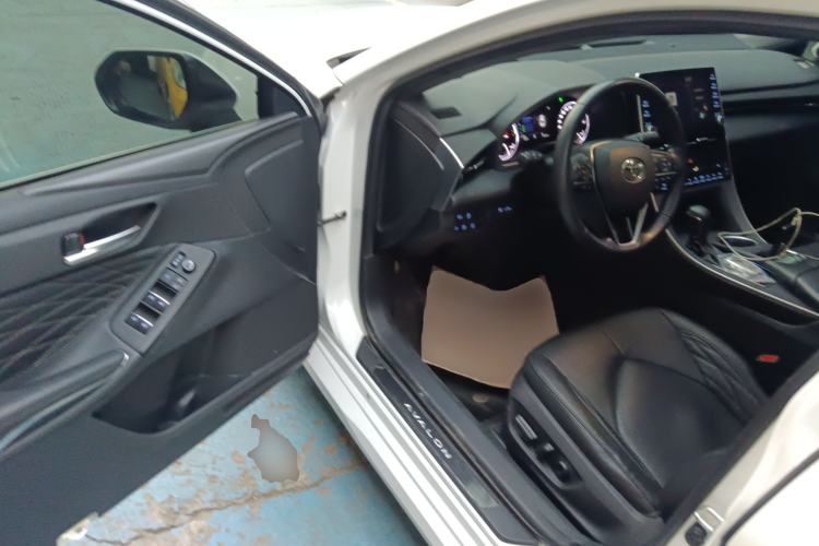 Used Toyota Avalon 2019 Dual-Engine 2.5L XLE Prestige Version China VI Standard
