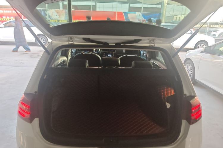 Used Volkswagen Golf 2018 230TSI Automatic Luxury Version
