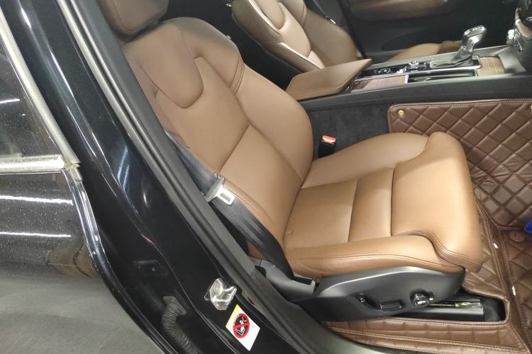 Used Volvo XC60 2021 T5 4x4 Smart Luxury Edition