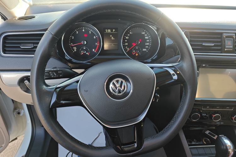 Used Volkswagen Sagitar 2015 230TSI Automatic Comfort Version
