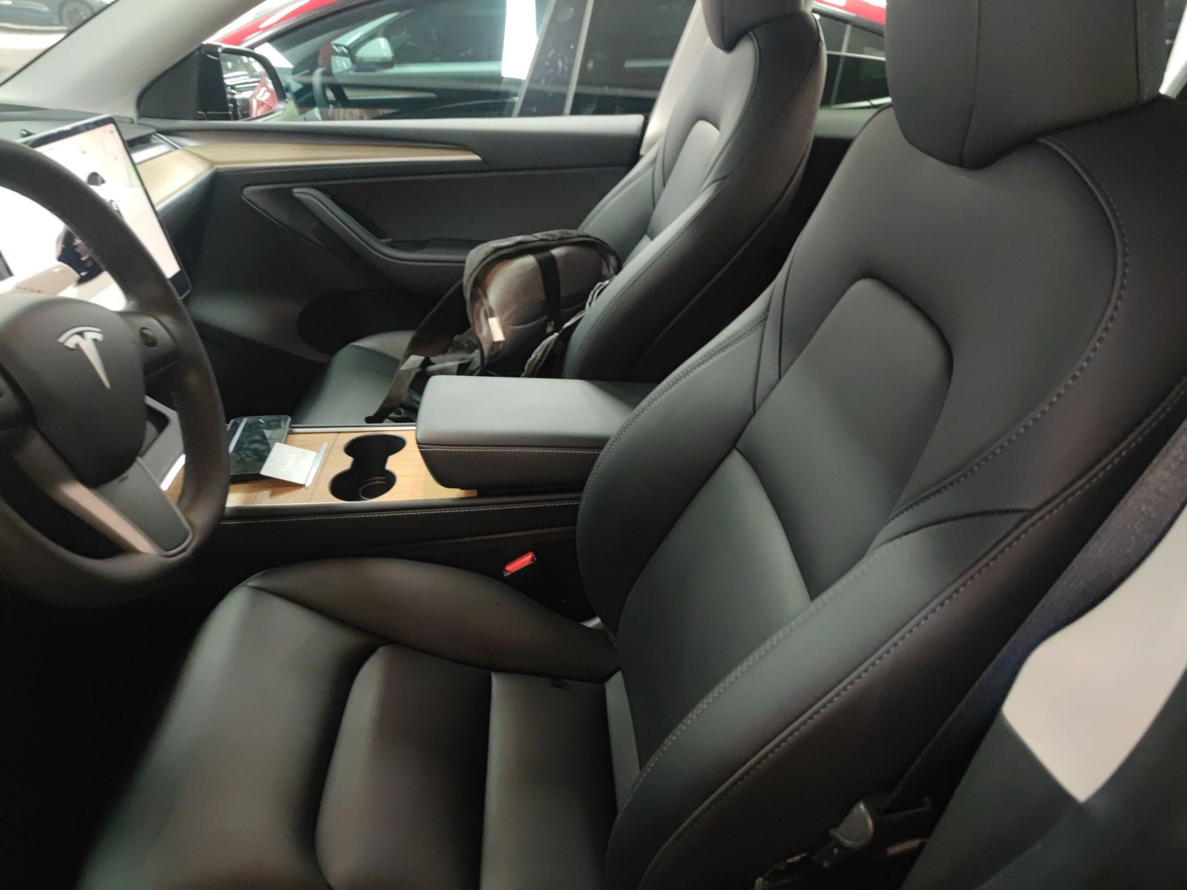 Переднее сиденье в автомобиле