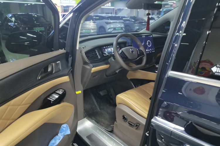 Used Denza D9 2022 DM-i 970 Four-Wheel Drive Prestige Model
