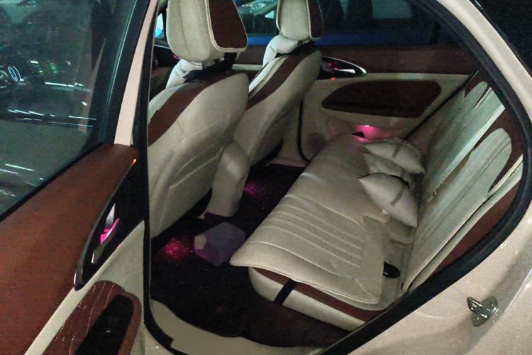 Used ORA Good Cat 2023 401 km Standard Range Luxury Version Lithium Iron Phosphate
