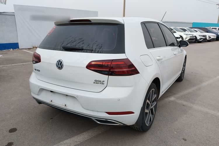 Used Volkswagen Golf 2018 230TSI Automatic Luxury Version
