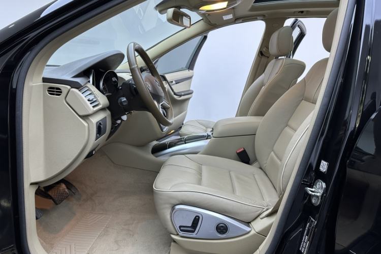 Used Mercedes-Benz R-Class 2017 R 320 4MATIC Business Edition Prestige Model
