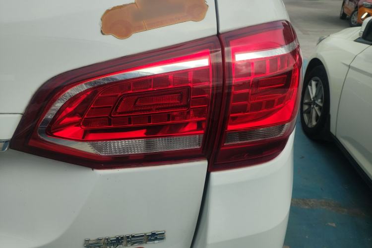 Used Haval H6 2015 Revised Version Sport Edition 1.5T Manual Transmission Two-Wheel Drive Elite Grade
