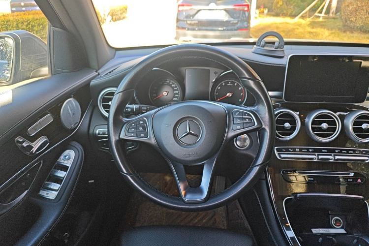 Used Mercedes-Benz GLC 2017 GLC 260 4MATIC Luxury Model