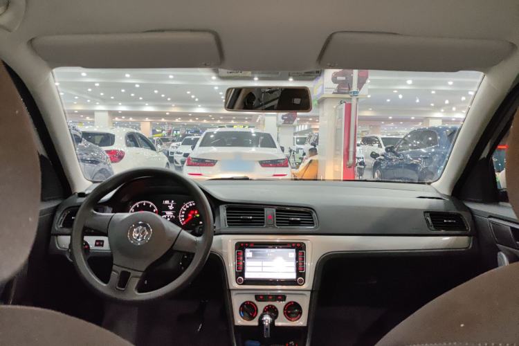 Used Volkswagen Gran Lavida 2013 1.6L Automatic Fashion Model
