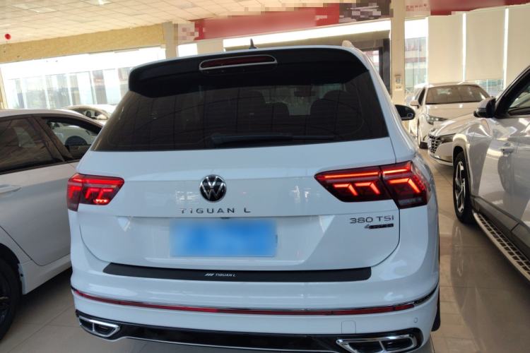 Used Volkswagen Tiguan L 2023 Facelifted 380TSI Automatic All-Wheel Drive R-Line Plus Version 7-Seater
