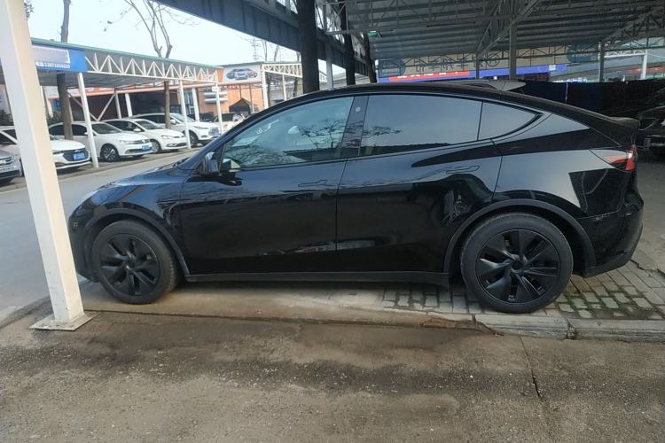 Used Tesla Model Y 2023 Rear-Wheel-Drive Version
