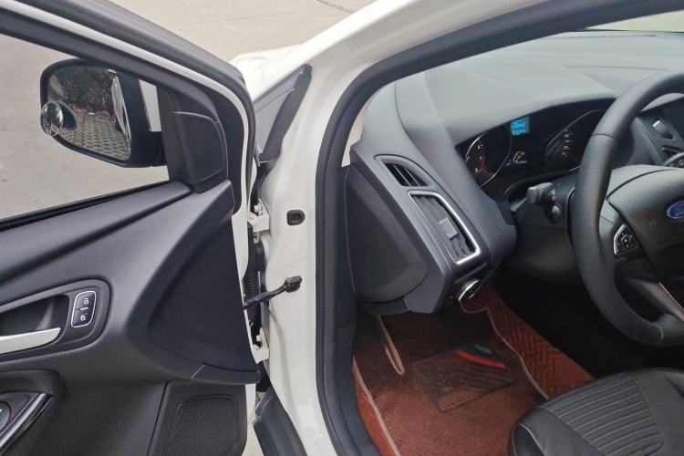 Used Ford Focus 2018 Sedan Classic 1.6L Automatic Trendy SmartDrive Edition
