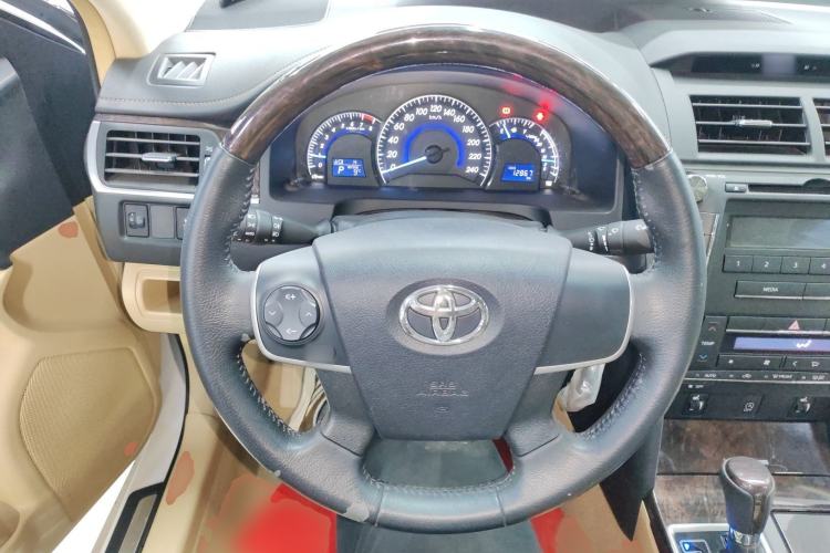 Used Toyota Camry 2016 2.0G 10th Anniversary Leading Edition
