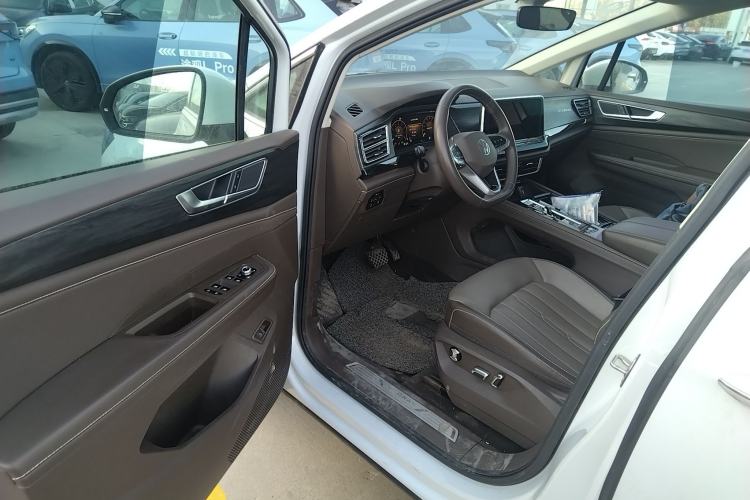 Used Volkswagen Viloran 2024 330TSI Luxury Edition
