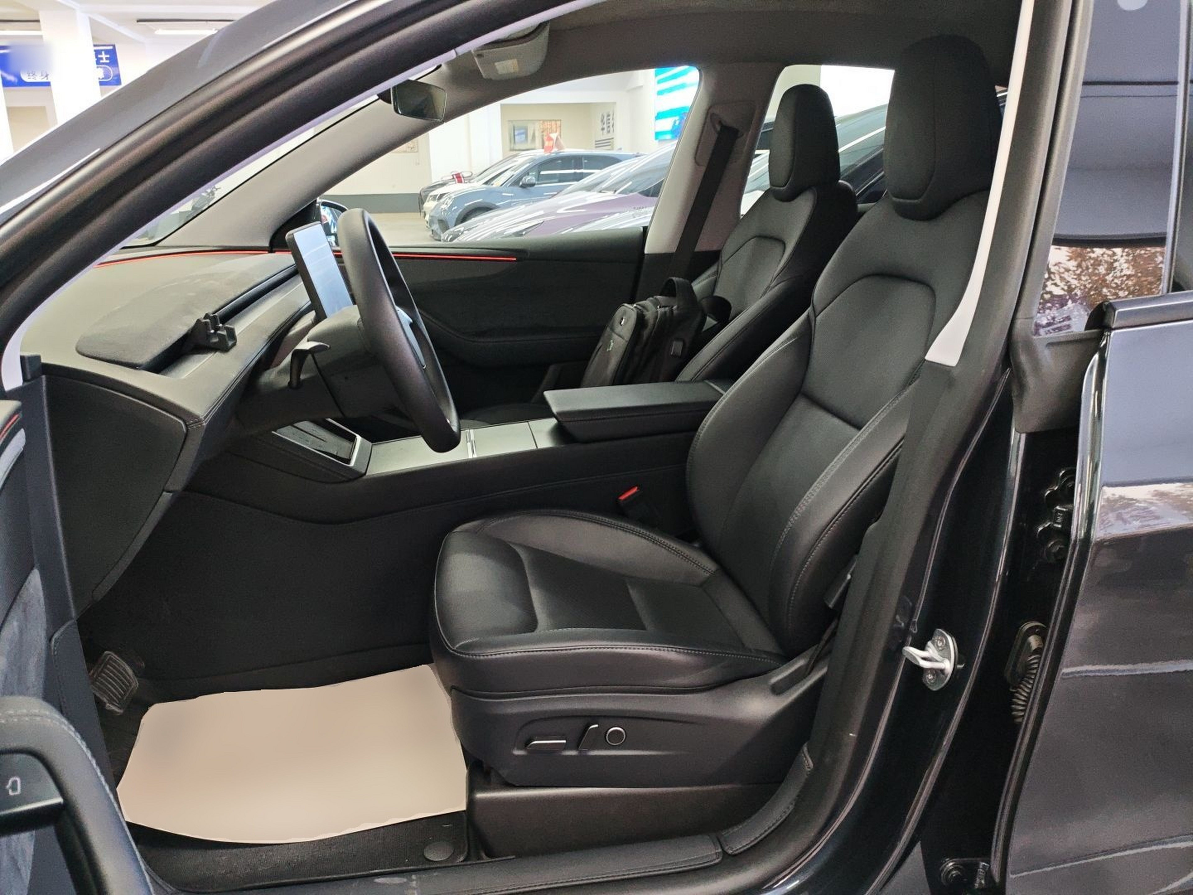 Переднее сиденье в автомобиле