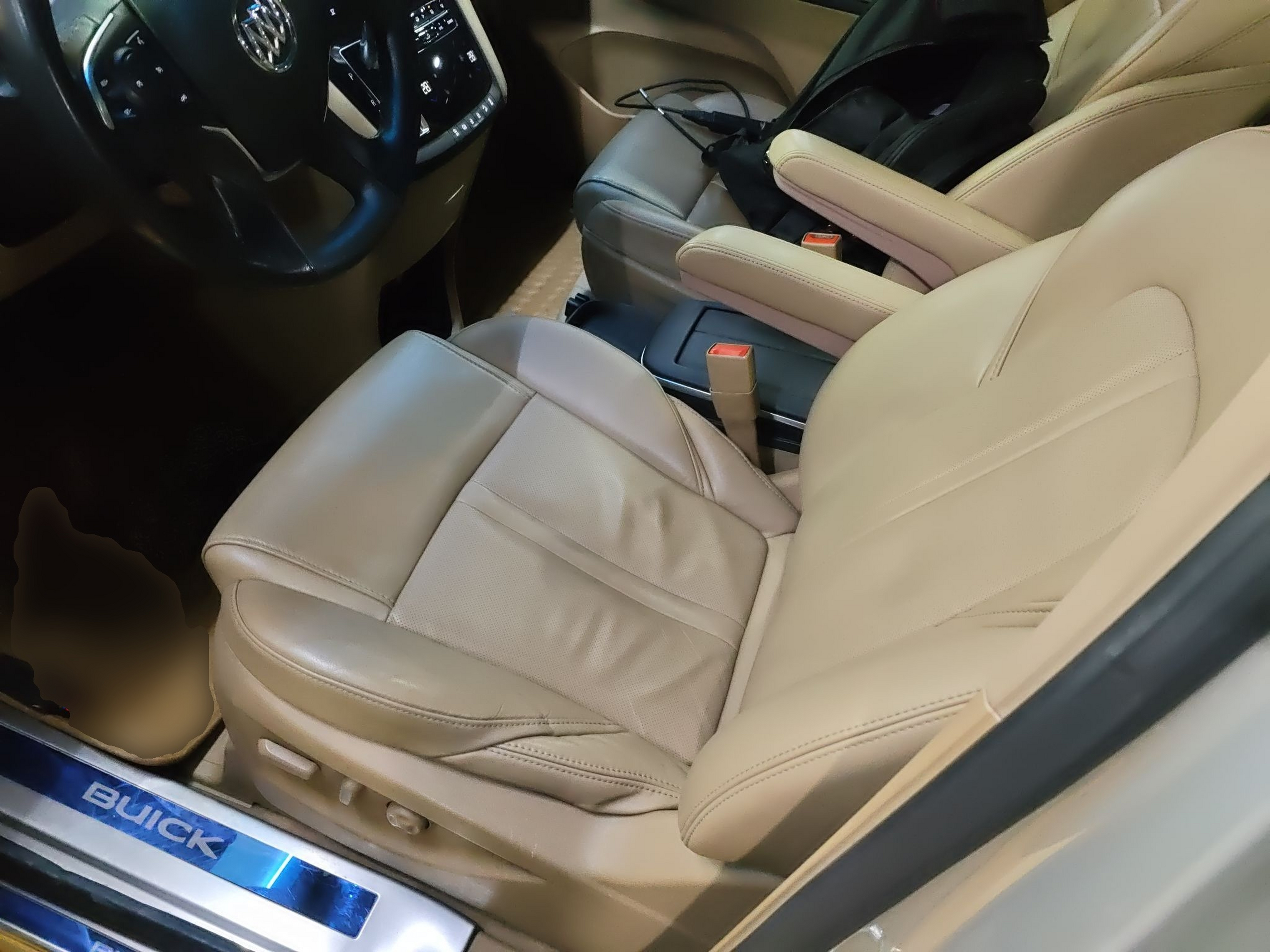 Переднее сиденье в автомобиле