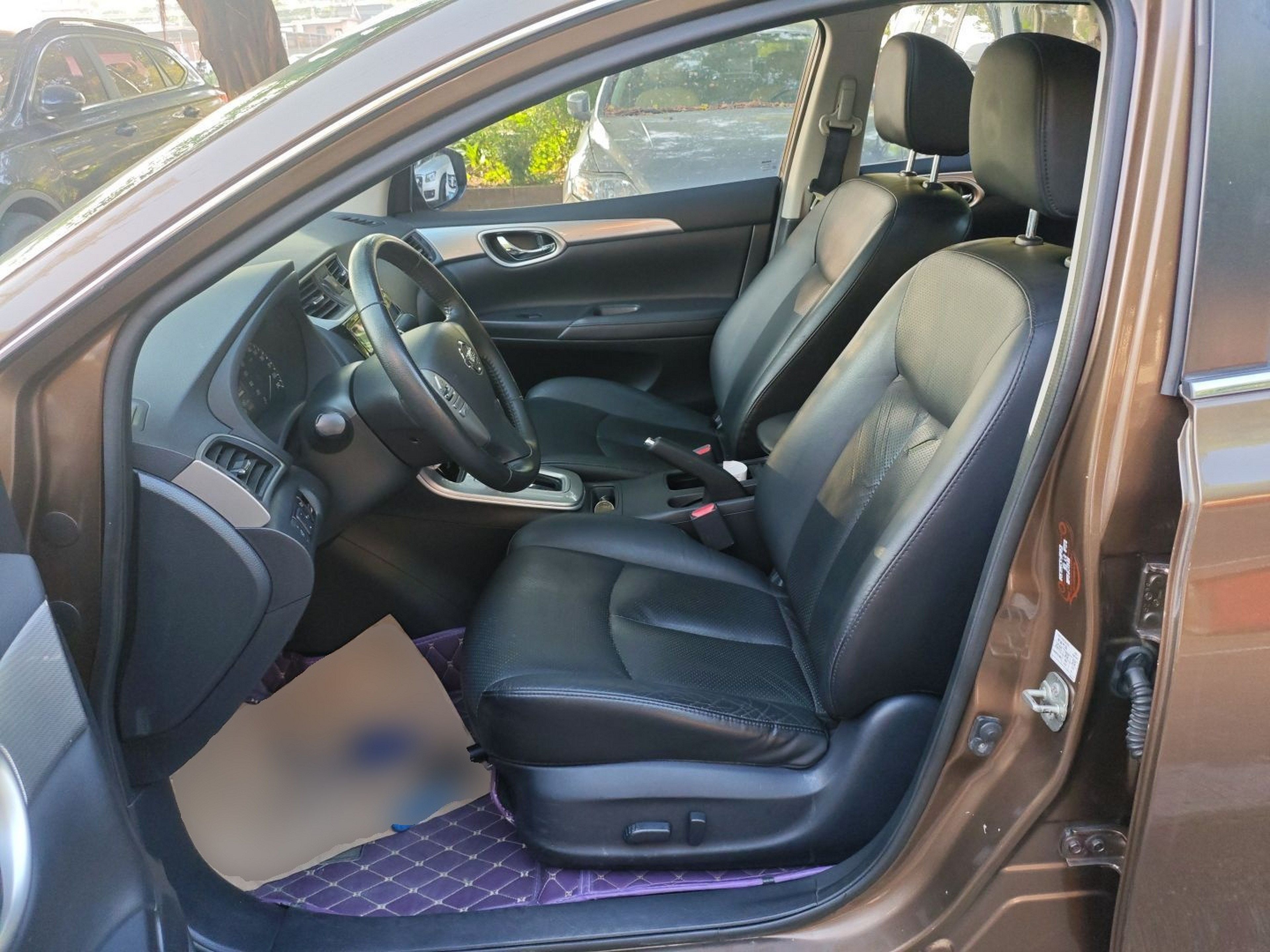 Переднее сиденье в автомобиле