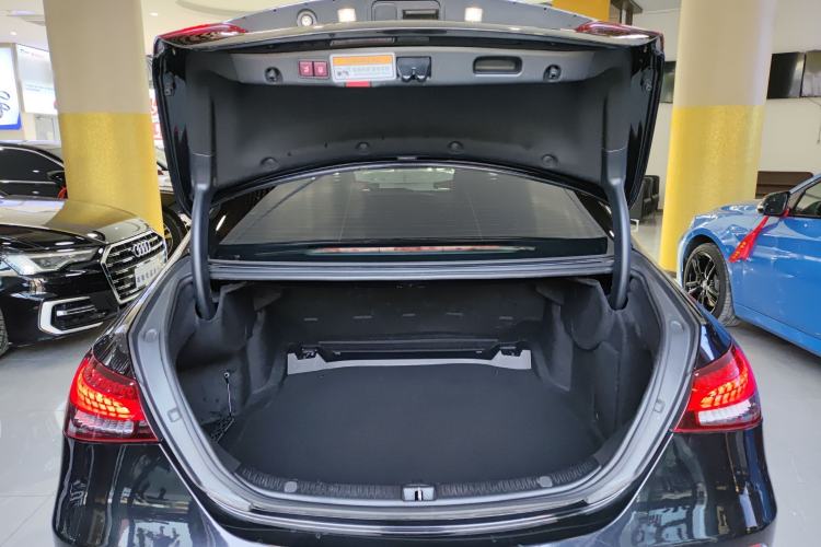 Used Mercedes-Benz E-Class 2023 E 260 L
