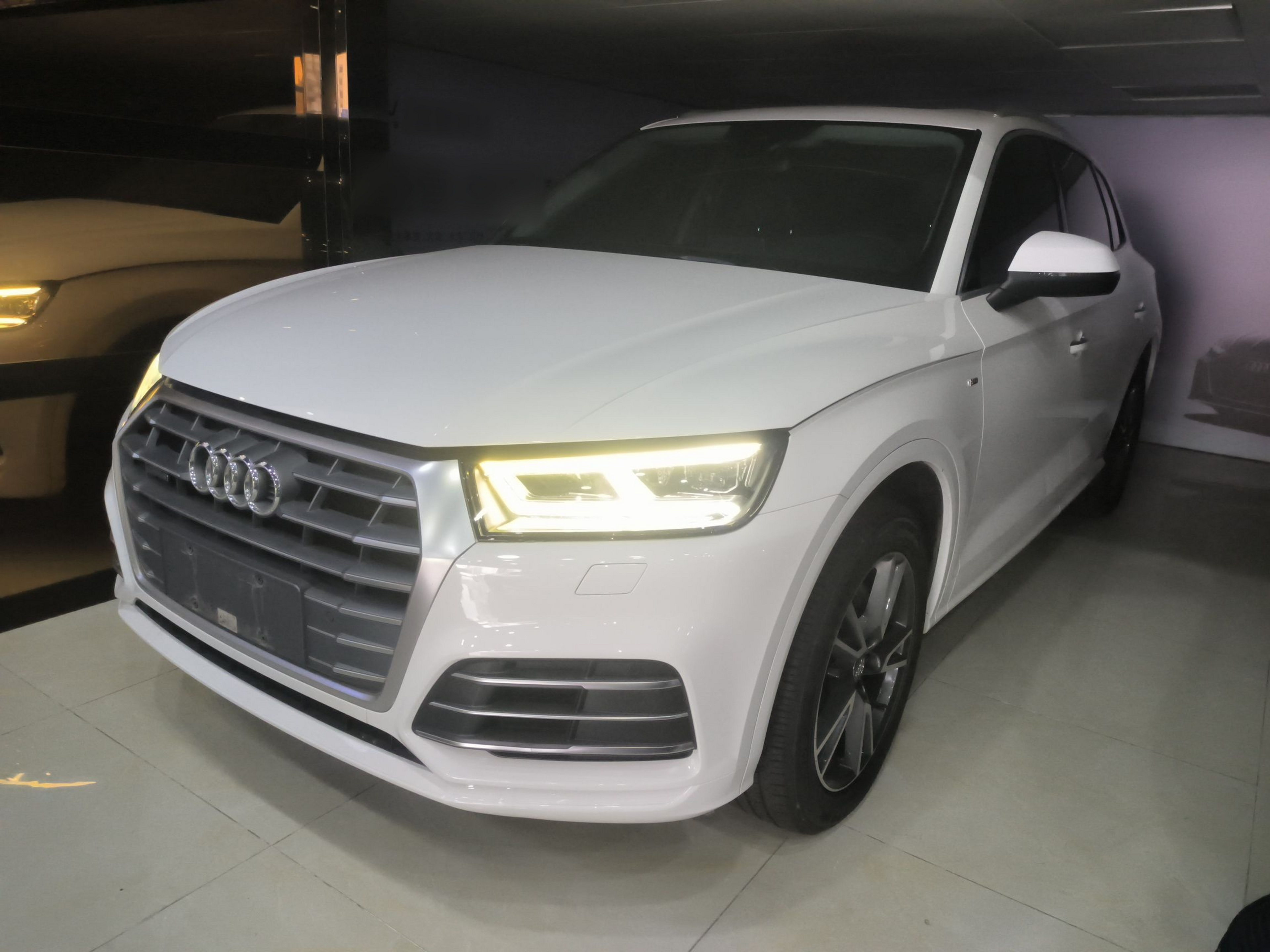 Под передней частью автомобиля