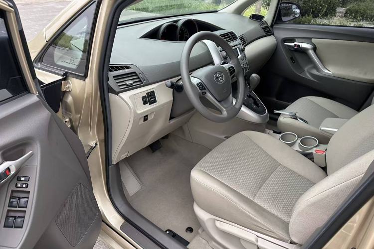 Used Toyota Verso 2014 Starlight 180G CVT Comfortable Multi-Function Edition
