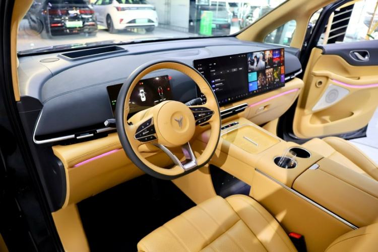 Used VOYAH Dream 2025 PHEV Four-Wheel-Drive Flagship Kunpeng Edition