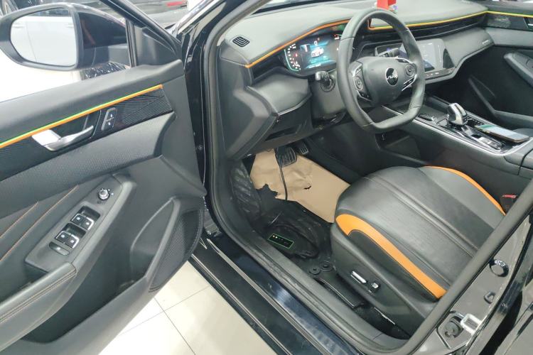 Used Dongfeng Aeolus Yixuan MAX 2023 1.5T Ultra-Stylish Trendsetting Dad Edition