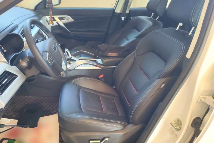 Used Geely Auto Emgrand X7 Sport 2020 1.8TD DCT Two-Wheel Drive Smart Connect 4G-Enabled Version
