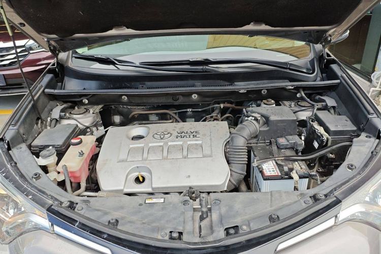 Used Toyota RAV4 2016 2.0L CVT Two-Wheel Drive Fashion Edition China V Standard
