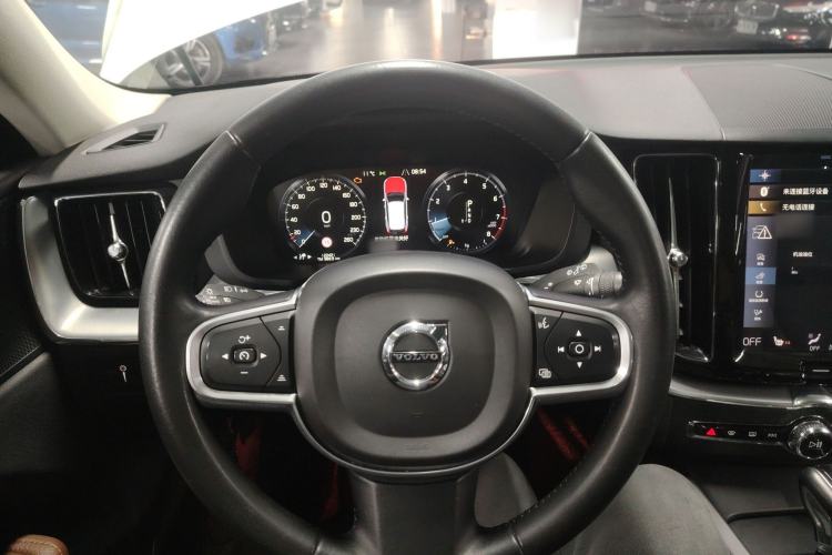 Used Volvo XC60 2019 T5 4x4 Smart Edition China V Standard
