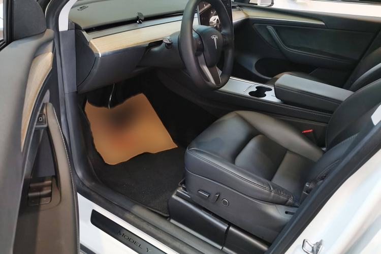 Used Tesla Model Y 2022 Long-Range All-Wheel-Drive Version
