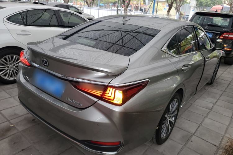 Used Lexus ES 2020 300h Premium Edition
