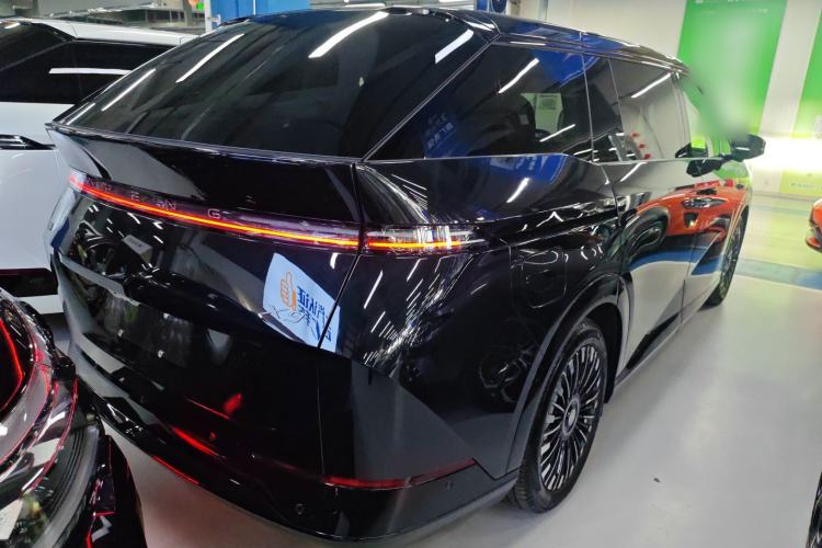 Used XPeng X9 2025 740 Ultra-Long Range Max
