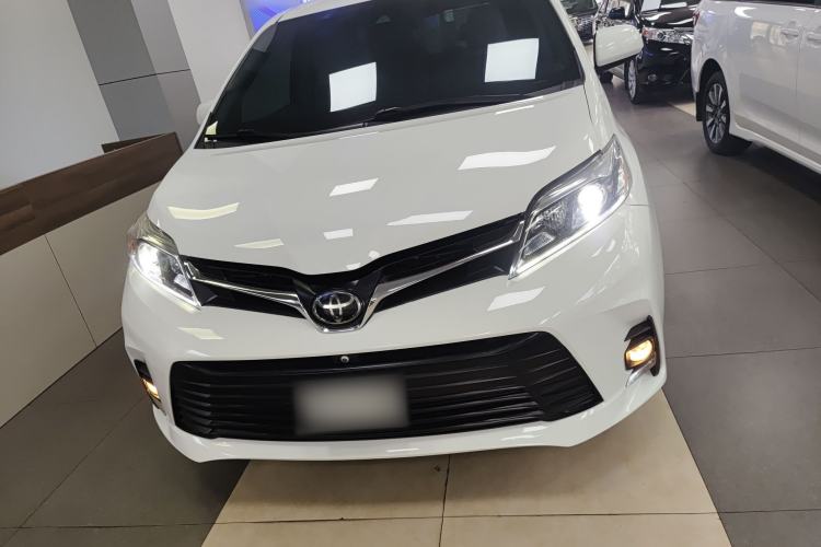 Used Toyota Sienna 2018 3.5L Four-Wheel Drive LE Trim 7 Seats U.S. Specification
