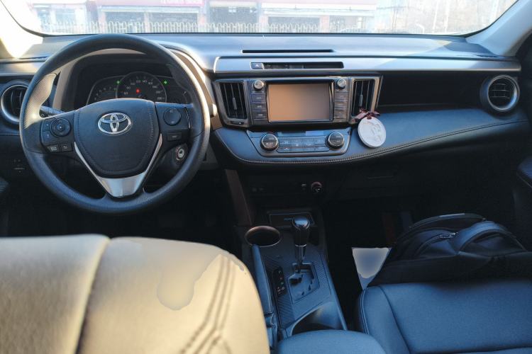 Used Toyota RAV4 2015 2.0L CVT Two-Wheel Drive Fashion Edition
