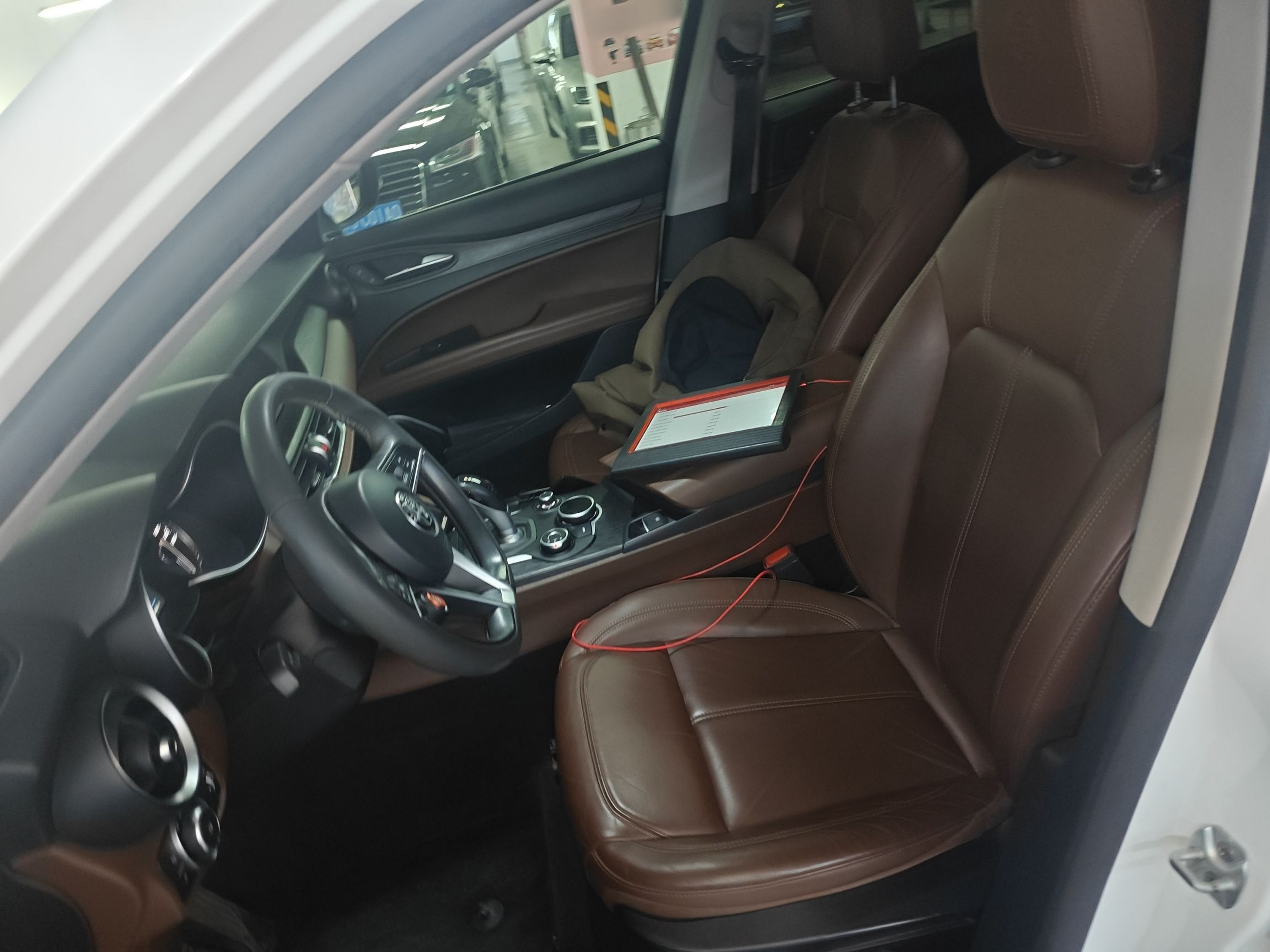 Переднее сиденье в автомобиле