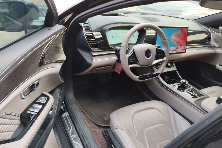 Used BYD Han 2024 EV Glory Edition 610 km All-Wheel Drive "Tian Shen Zhi Jia" Intelligent Driving Model
