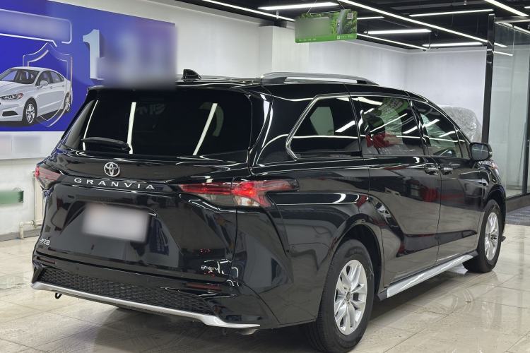 Used Toyota Granvia 2024 2.5L Hybrid Comfort Edition
