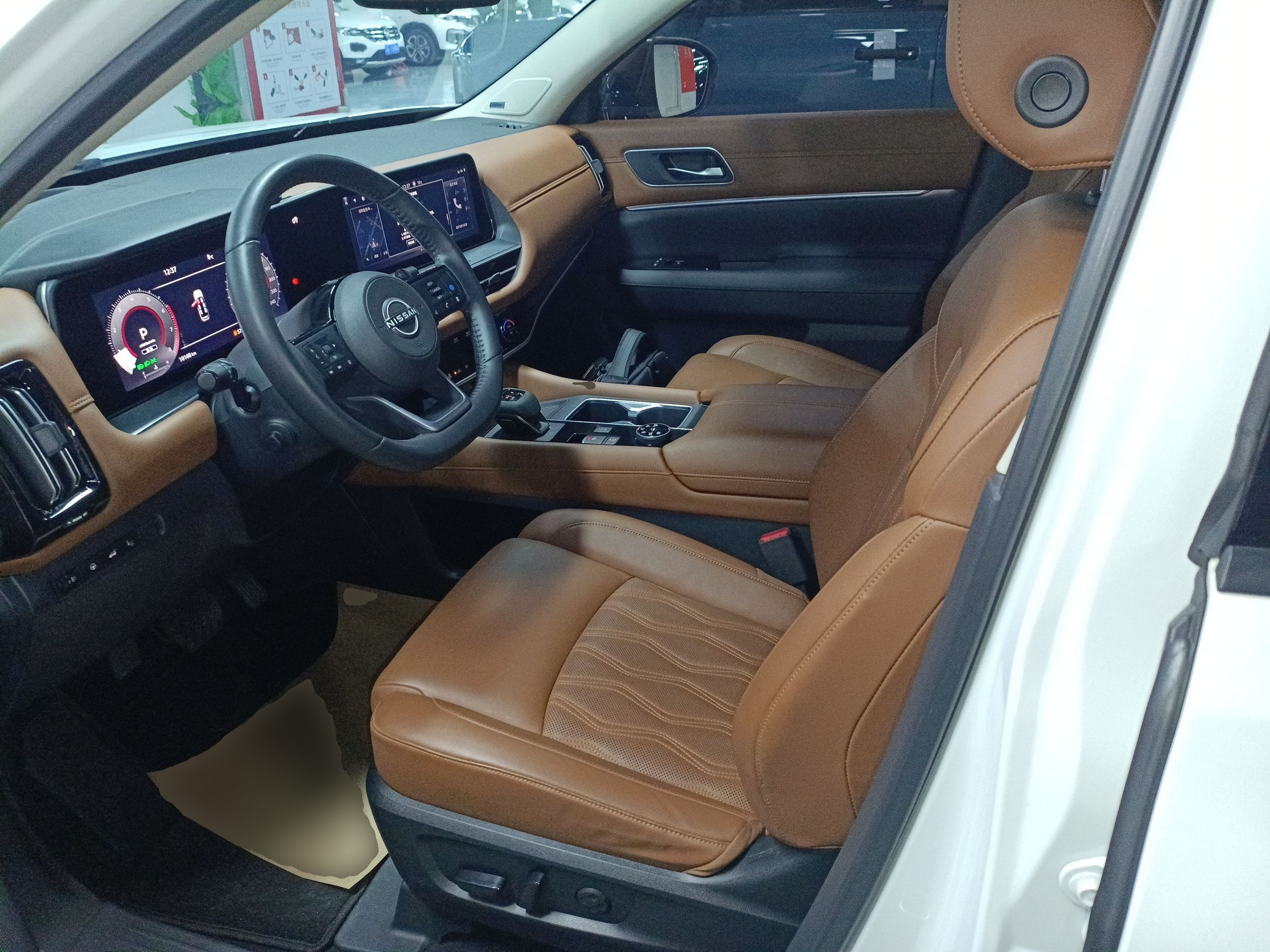 المقاعد الأمامية داخل السيارة