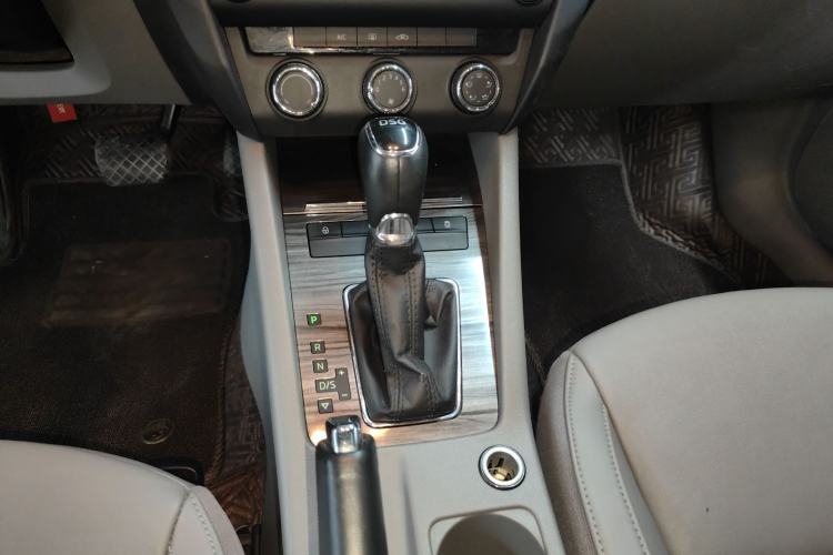 Used Skoda Octavia 2015 1.4TSI DSG Yijun Edition
