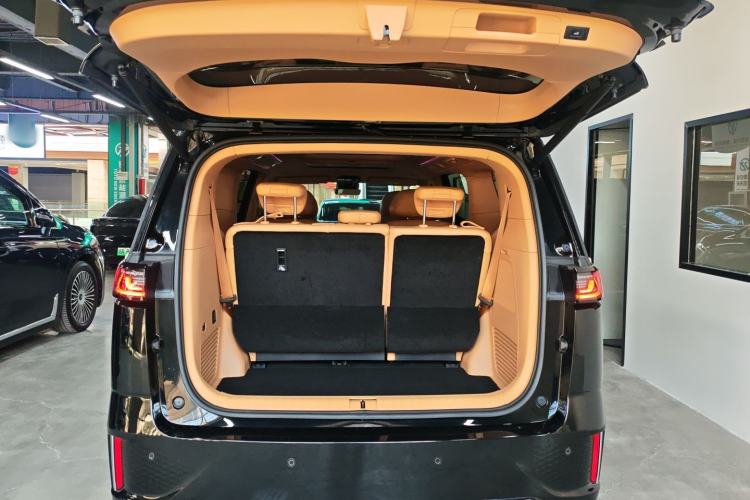 Used VOYAH Dream 2025 PHEV Four-Wheel Drive Prestige Kunpeng Edition
