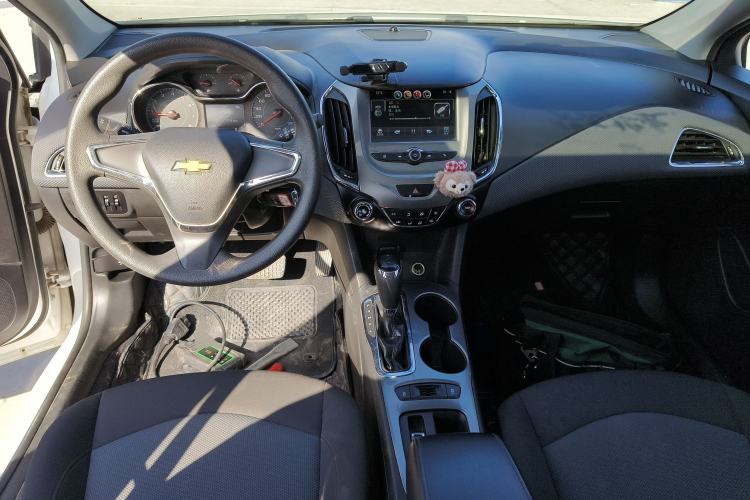 Used Chevrolet Cruze 2017 1.5L Automatic Pioneer Sunroof Edition
