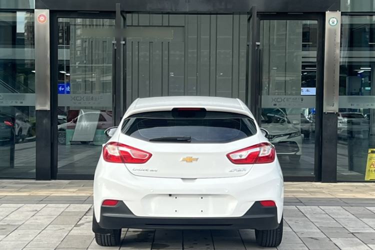 Used Chevrolet Cruze 2018 Hatchback 320 Automatic Pioneer Sunroof Edition
