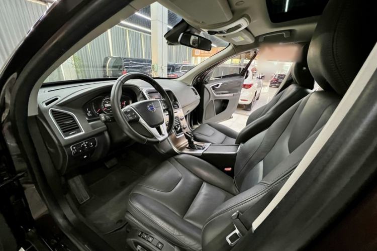 Used Volvo XC60 2017 T5 AWD Smart Upgrade Edition
