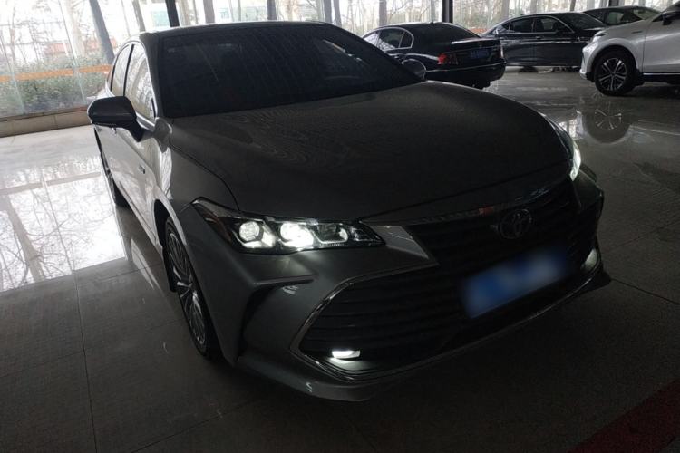 Used Toyota Avalon 2019 Dual-Engine 2.5L XLE Prestige Version China VI Standard
